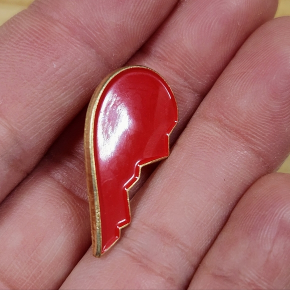 Broken Heart/Wine Bottle Pin - Picture 3 of 6
